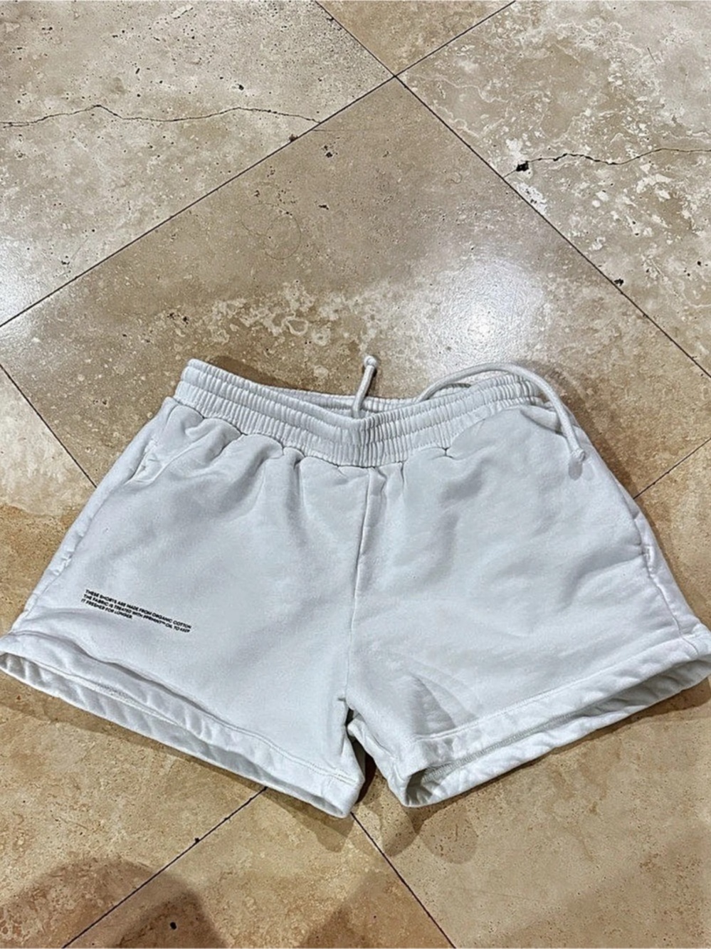 Pangaia WOMENS heavyweight shorts
Color SOFT VOID=similar IVORY